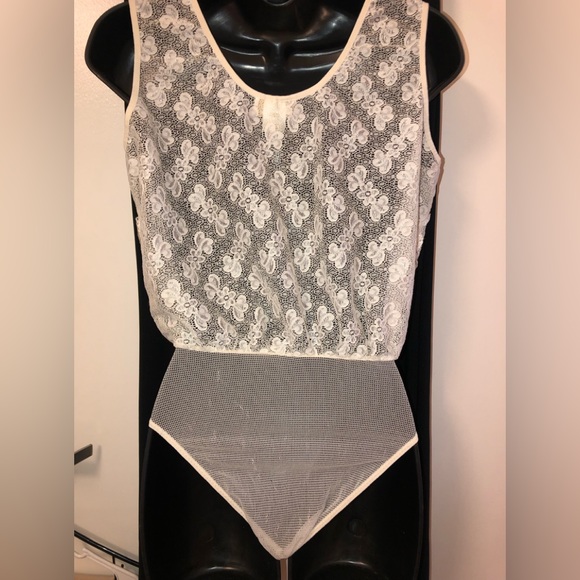 One-Piece Creamy Lace and Sequins Body Suit by DELICATES. NWOT size 6-8 - Picture 4 of 8